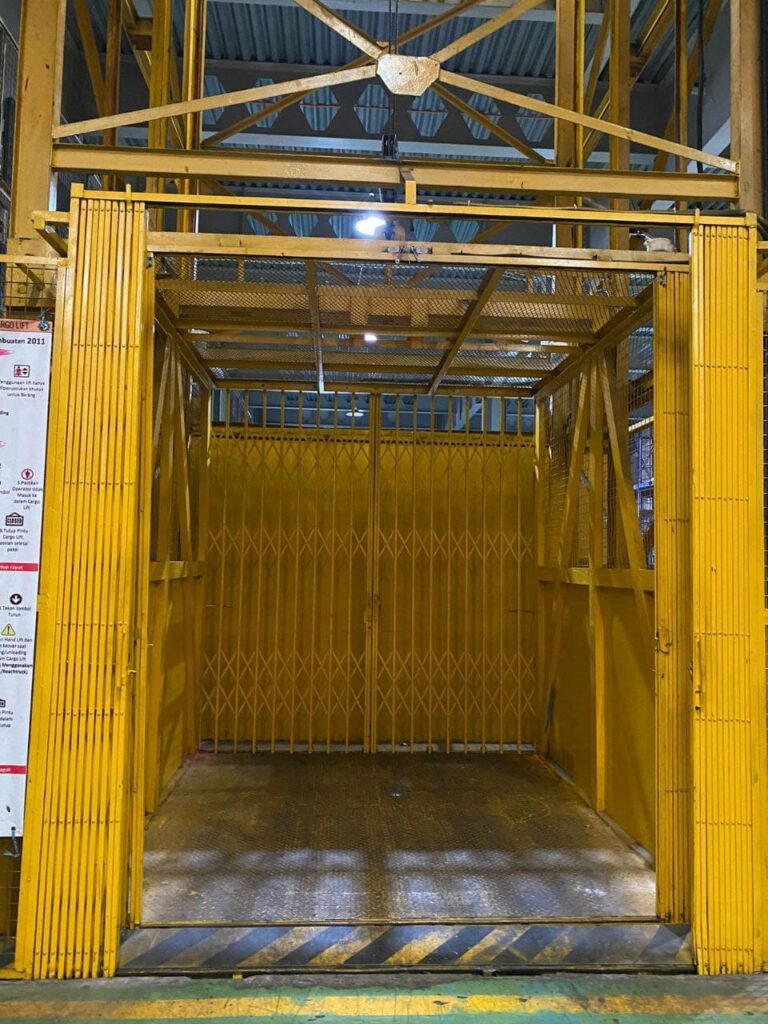 lift barang 3 ton TRC Indonesia